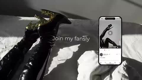 Snapshot of vinylstore chatting on January 2026 06:42:02 PM Diva Silvia online show from January 2026 06:42:02 PM