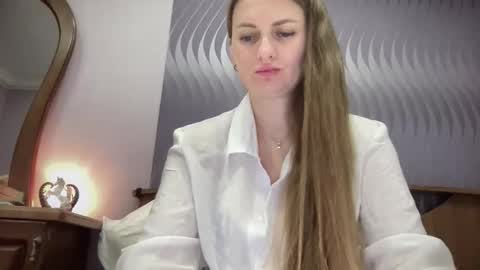 Funny  girl online show from September 2025 06:40:02 PM