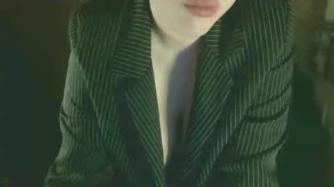 Snapshot of viola_bunny chatting on January 2025 07:18:01 PM Viola Bunny online show from January 2025 07:18:01 PM