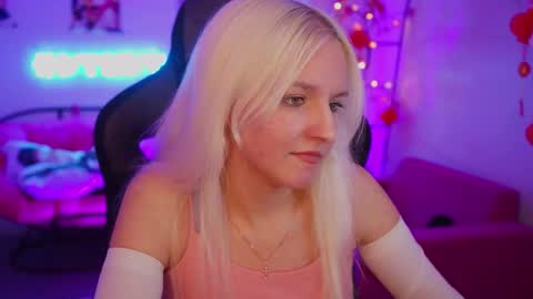 Snapshot of violamore chatting on May 2026 07:56:01 PM violamore online show from May 2026 07:56:01 PM
