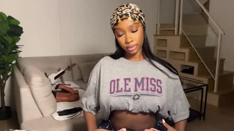 Snapshot of violet6xft chatting on November 2025 06:56:02 AM Fantasy Black Girl online show from November 2025 06:56:02 AM