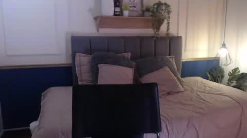 V I O L E T  online show from April 2026 01:38:02 PM