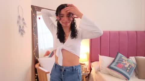 Snapshot of violet__15 chatting on April 2026 12:07:01 PM violet__15 online show from April 2026 12:07:01 PM