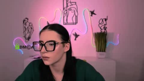 Snapshot of violet_moxi chatting on December 2025 06:18:01 AM violet_moxi online show from December 2025 06:18:01 AM