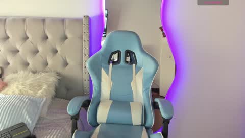 Snapshot of violet_rost chatting on December 2024 03:25:02 PM Violet online show from December 2024 03:25:02 PM