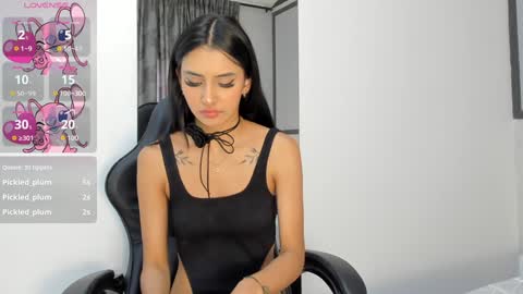 Snapshot of violet_rost chatting on January 2025 06:25:01 PM Violet online show from January 2025 06:25:01 PM