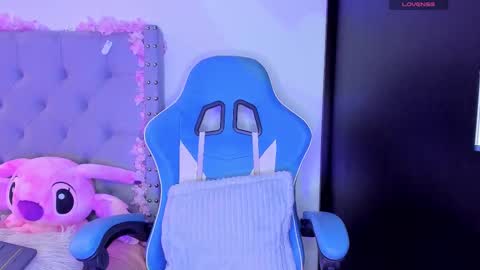 Snapshot of violet_rost chatting on September 2025 03:58:02 PM Violet online show from September 2025 03:58:02 PM