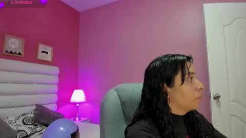 Snapshot of violet_sinclair chatting on June 2026 11:02:01 AM violet_sinclair online show from June 2026 11:02:01 AM