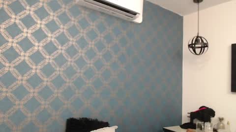 Snapshot of violeta_cute18 chatting on December 2024 01:18:01 AM Violeta online show from December 2024 01:18:01 AM