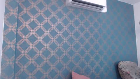 Snapshot of violeta_cute18 chatting on January 2025 01:21:01 AM Violeta online show from January 2025 01:21:01 AM