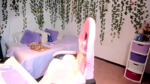 Snapshot of violeta_milleer chatting on October 2025 04:17:02 PM Violeta online show from October 2025 04:17:02 PM