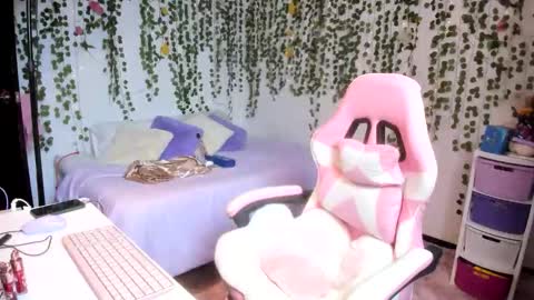 Snapshot of violeta_milleer chatting on November 2025 05:06:01 PM Violeta online show from November 2025 05:06:01 PM