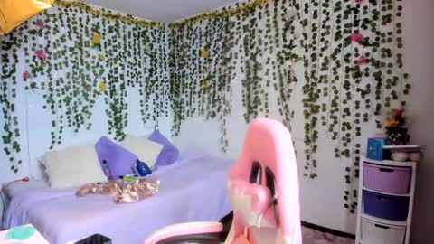 Snapshot of violeta_milleer chatting on November 2025 05:23:02 PM Violeta online show from November 2025 05:23:02 PM