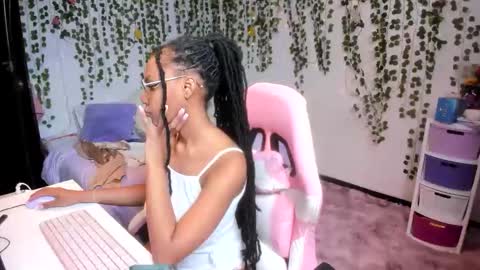 Snapshot of violeta_milleer chatting on November 2025 05:45:02 PM Violeta online show from November 2025 05:45:02 PM