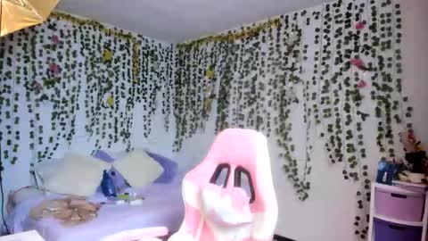 Snapshot of violeta_milleer chatting on November 2025 05:37:02 PM Violeta online show from November 2025 05:37:02 PM