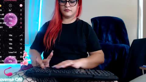 Snapshot of violetabitch chatting on February 2025 03:45:01 AM Violetta Morningstar online show from February 2025 03:45:01 AM