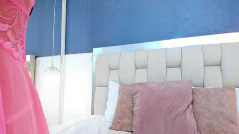 Snapshot of violetahayes chatting on January 2025 08:11:02 PM Violeta online show from January 2025 08:11:02 PM