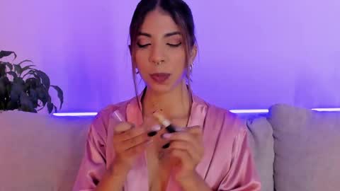 Snapshot of violetahills_ chatting on May 2026 04:56:02 PM Violeta online show from May 2026 04:56:02 PM