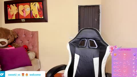 Snapshot of violetalee chatting on May 2026 11:23:04 PM Jimena online show from May 2026 11:23:04 PM