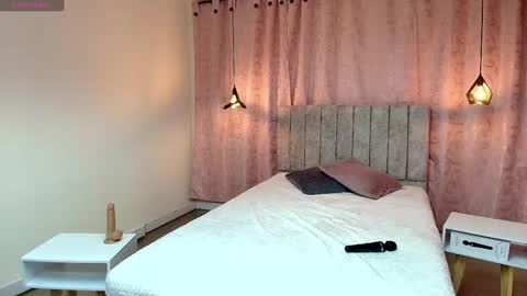 VIOLETA online show from March 2025 12:37:02 PM