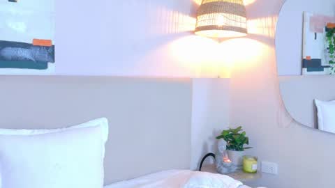 Violet online show from April 2026 11:44:02 AM