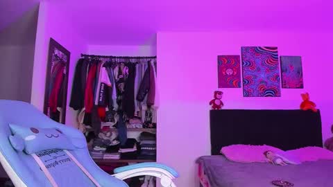 Violet online show from November 2025 08:51:05 AM