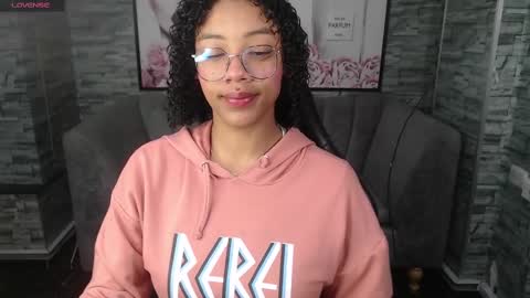 violeth_b online show from October 2025 12:46:01 PM