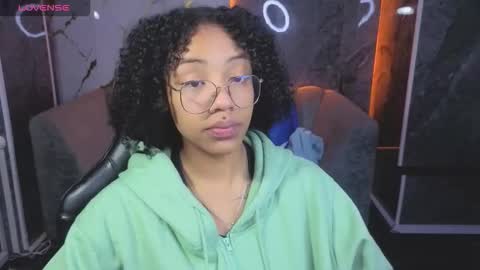 violeth_b online show from November 2025 12:49:01 PM