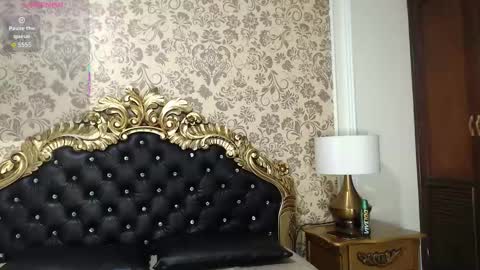 VioletLux online show from November 2025 12:03:01 PM