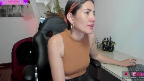 Snapshot of violetparkker chatting on January 2025 06:23:01 PM violetparkker online show from January 2025 06:23:01 PM