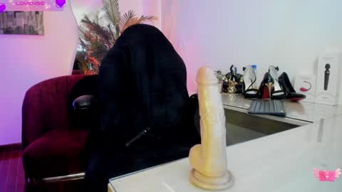 Snapshot of violetparkker chatting on January 2025 05:48:01 PM violetparkker online show from January 2025 05:48:01 PM