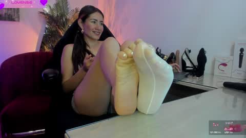 Snapshot of violetparkker chatting on January 2025 11:35:01 AM violetparkker online show from January 2025 11:35:01 AM