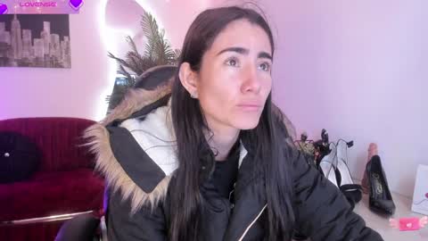 Snapshot of violetparkker chatting on February 2025 12:03:02 PM violetparkker online show from February 2025 12:03:02 PM