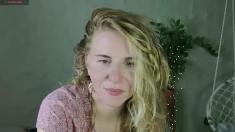 Snapshot of violetplath chatting on September 2025 07:25:01 PM Violet next stream December 6 online show from September 2025 07:25:01 PM