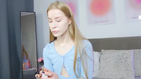 VioletSwone online show from November 2025 06:13:01 AM