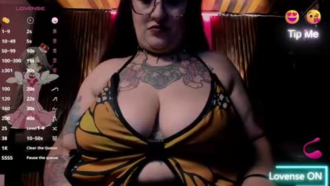Snapshot of violett_8 chatting on June 2026 11:02:01 PM violett_8 online show from June 2026 11:02:01 PM