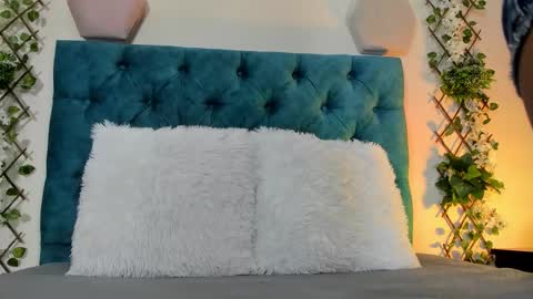 violett  rousee online show from October 2025 02:23:02 PM