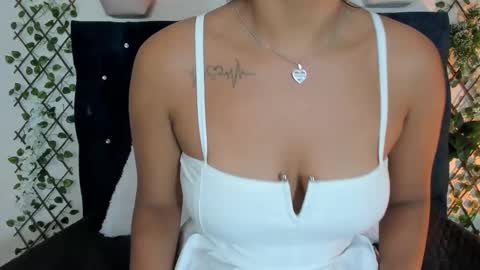 violett  rousee online show from November 2025 04:19:01 PM