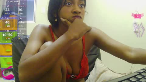 Snapshot of violett_lara chatting on March 2025 10:39:02 PM violett online show from March 2025 10:39:02 PM