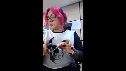 Snapshot of violett_sykes chatting on June 2026 01:23:01 PM violett_sykes online show from June 2026 01:23:01 PM