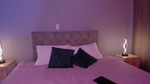 Snapshot of violetta_swift_ chatting on December 2024 06:04:02 AM violetta independent model online show from December 2024 06:04:02 AM