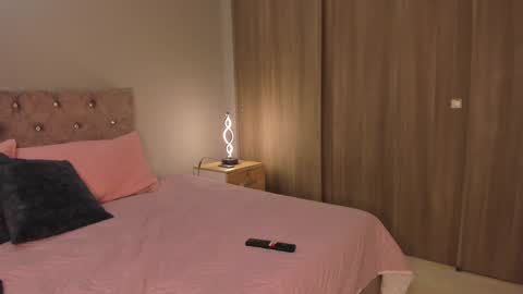 Snapshot of violetta_swift_ chatting on December 2024 11:33:01 AM violetta independent model online show from December 2024 11:33:01 AM