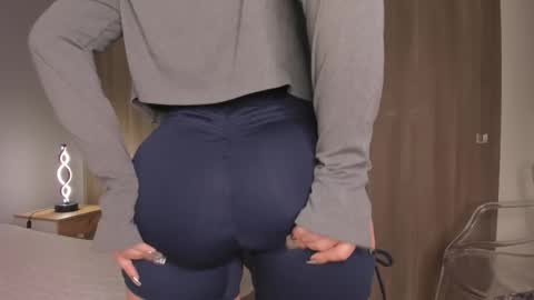 Snapshot of violetta_swift_ chatting on February 2025 04:33:01 AM violetta independent model online show from February 2025 04:33:01 AM