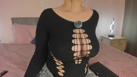 Snapshot of violetta_swift_ chatting on November 2025 06:05:02 AM violetta independent model online show from November 2025 06:05:02 AM