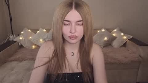 Snapshot of violettaotis chatting on October 2025 12:05:02 PM ViolettaOtis online show from October 2025 12:05:02 PM