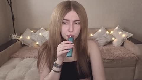 Snapshot of violettaotis chatting on October 2025 10:11:02 AM ViolettaOtis online show from October 2025 10:11:02 AM