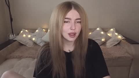 Snapshot of violettaotis chatting on October 2025 12:45:02 PM ViolettaOtis online show from October 2025 12:45:02 PM