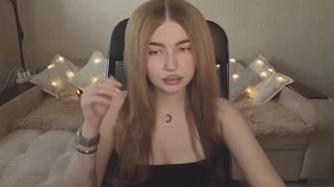 Snapshot of violettaotis chatting on November 2025 12:28:02 PM ViolettaOtis online show from November 2025 12:28:02 PM