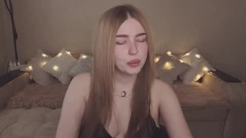 Snapshot of violettaotis chatting on November 2025 12:28:01 PM ViolettaOtis online show from November 2025 12:28:01 PM