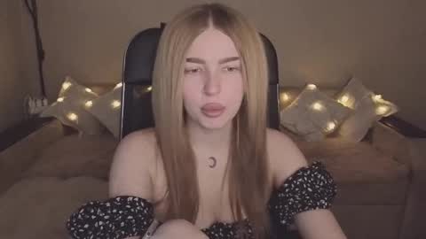 Snapshot of violettaotis chatting on November 2025 12:15:01 PM ViolettaOtis online show from November 2025 12:15:01 PM